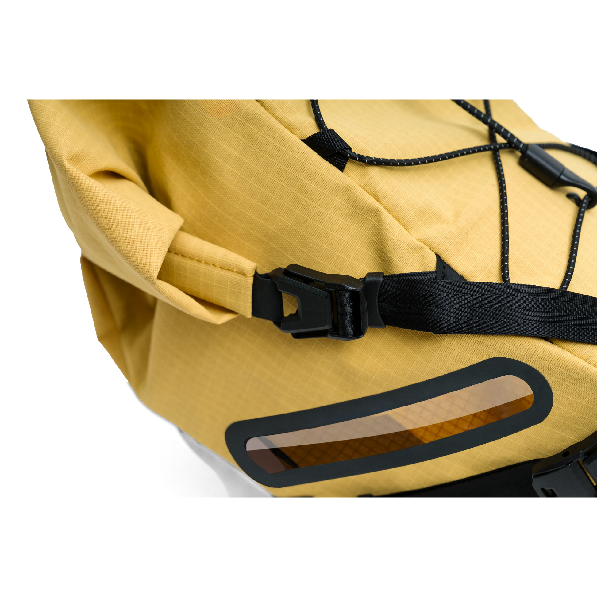 Detailopname van de sluiting en het doorzichtige Peek-paneel op de gele Capsuled zadeltas.