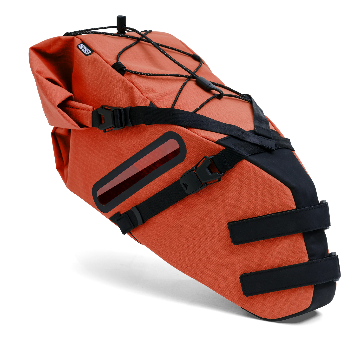 Schuin perspectief van de Capsuled Saddle Bag 14L in de kleur Orange Rust (roestoranje).