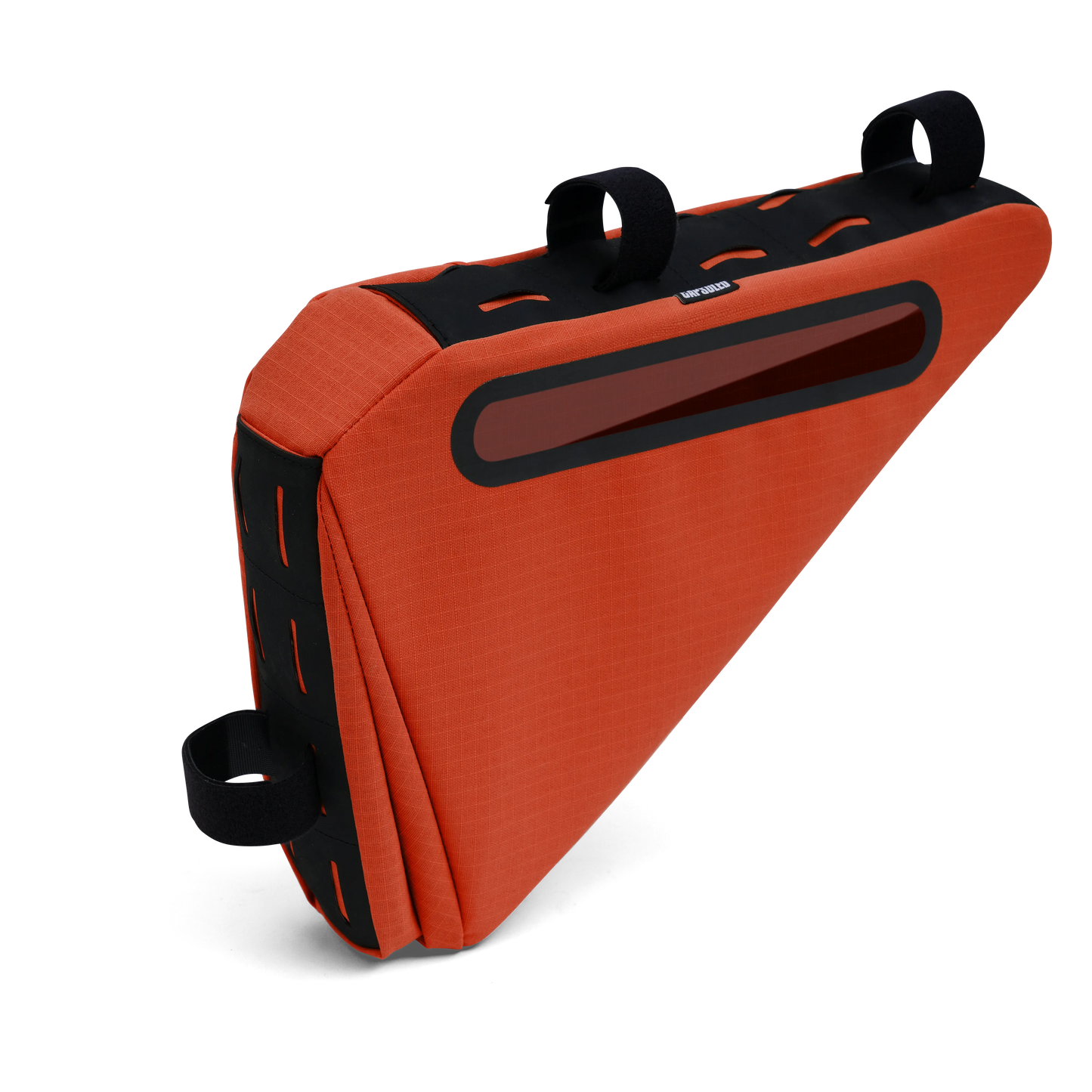 Schuin perspectief van de Capsuled Triangle Bag 3L in de kleur Orange Rust (roestoranje).